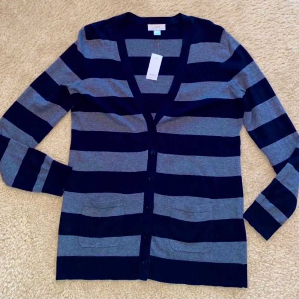 🔵♦️NWT LOFT Ann Taylor V-Neck Cardigan🔵